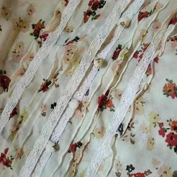 New York & Company Sheer Floral Lace Buttondown Blouse Size M - Picture 4 of 8